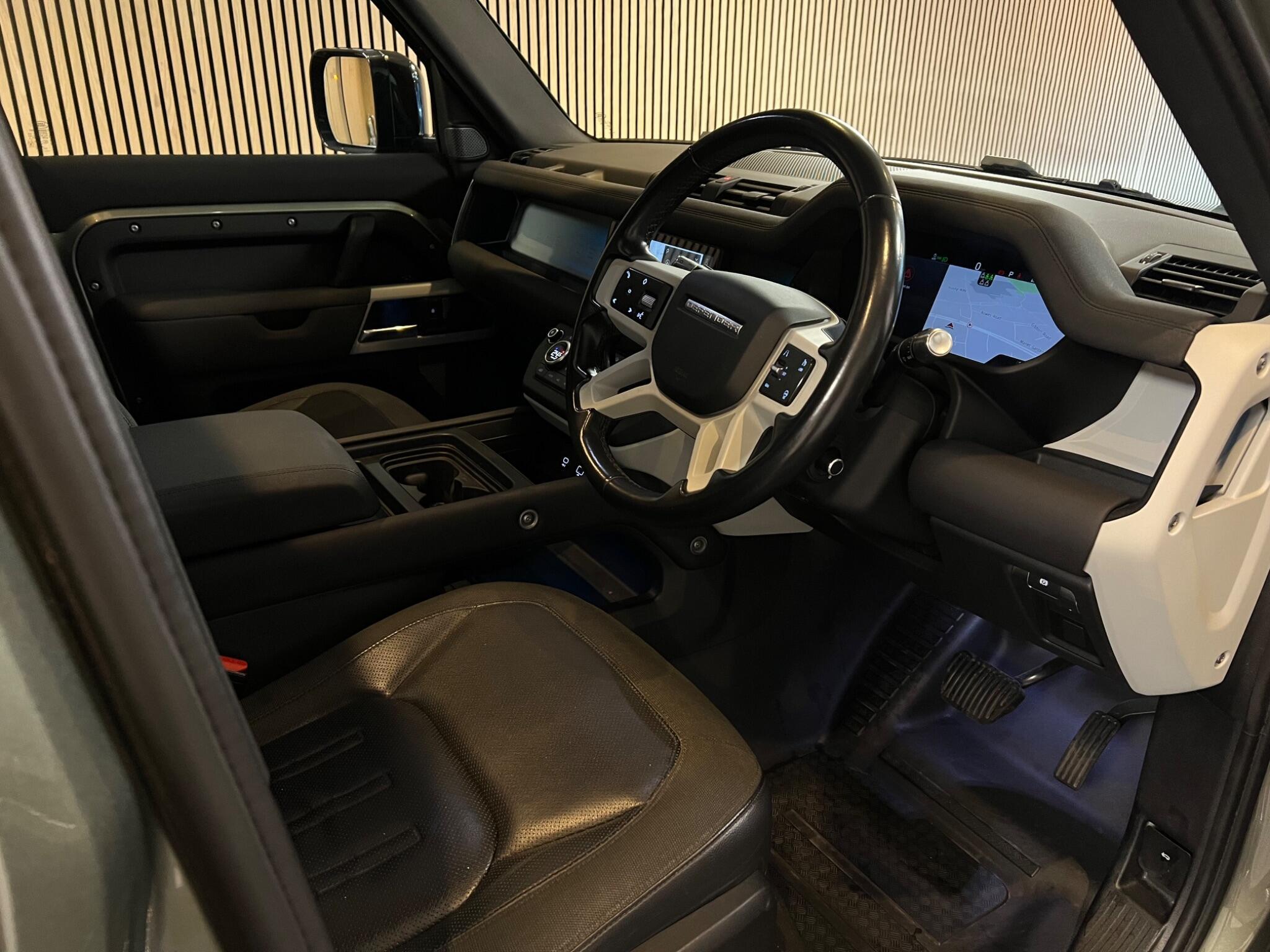 Land Rover Defender 110